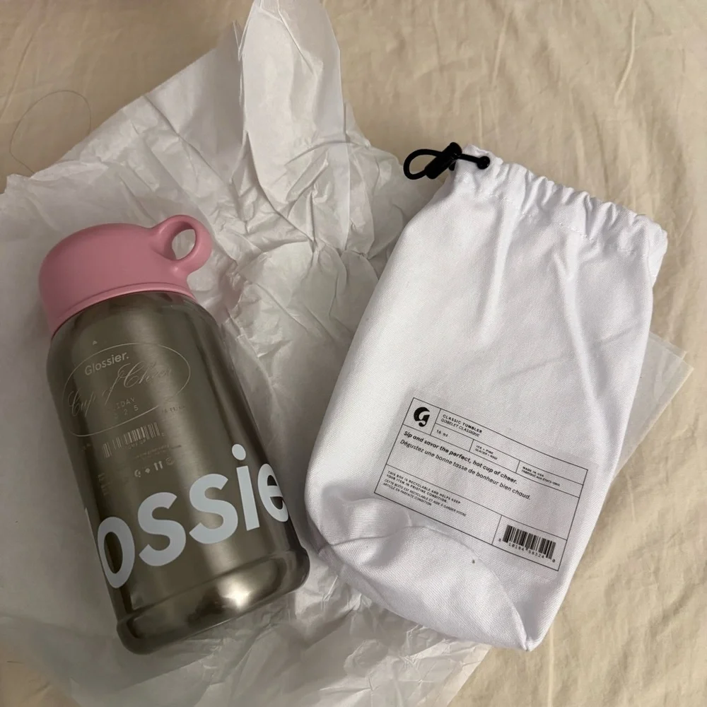 Limited edition sold out glossier holiday tumbler 2025 version - Picture 3 of 5